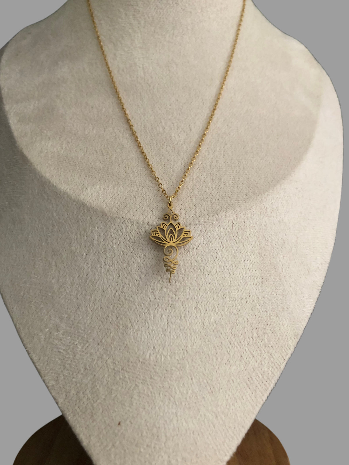 Collier Lotus