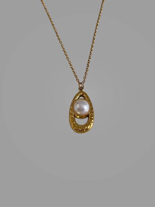 Collier Sarah